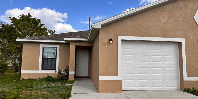 Cape Coral House: 3215 SW Santa Barbara Pl