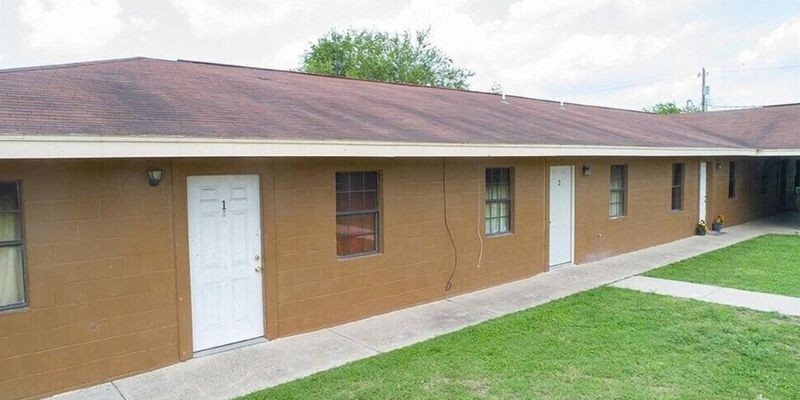 Palmhurst Apartment: 301 Elida St