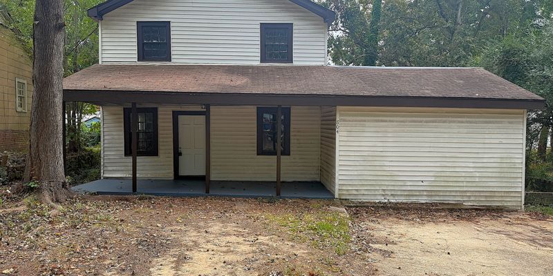 Anniston House: 804 Blue Ridge Dr