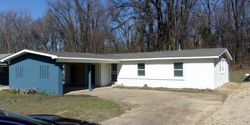 Memphis House: 1772 Hester Rd