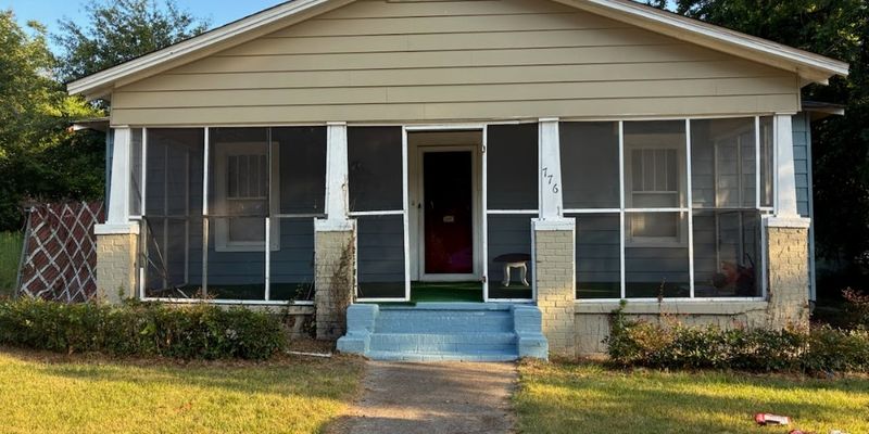 Macon House: 776 Ell Street