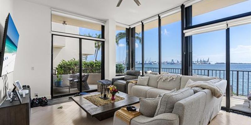 Miami Condo: 520 Brickell Key Dr