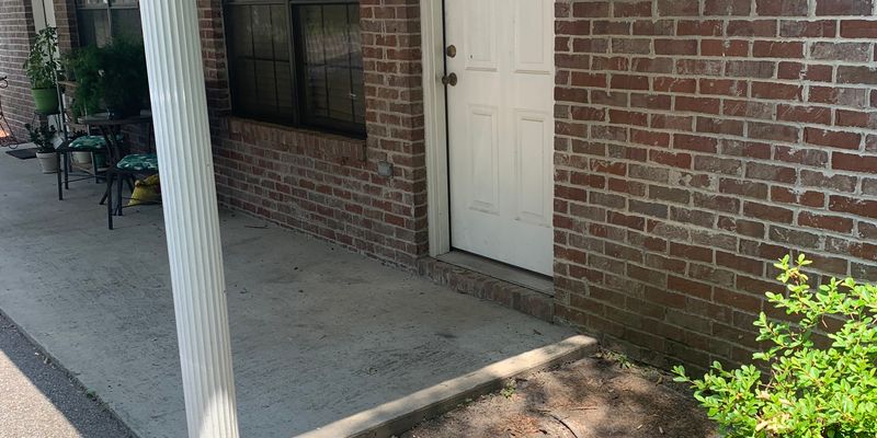 Quitman Apartment: 216 E Church Street