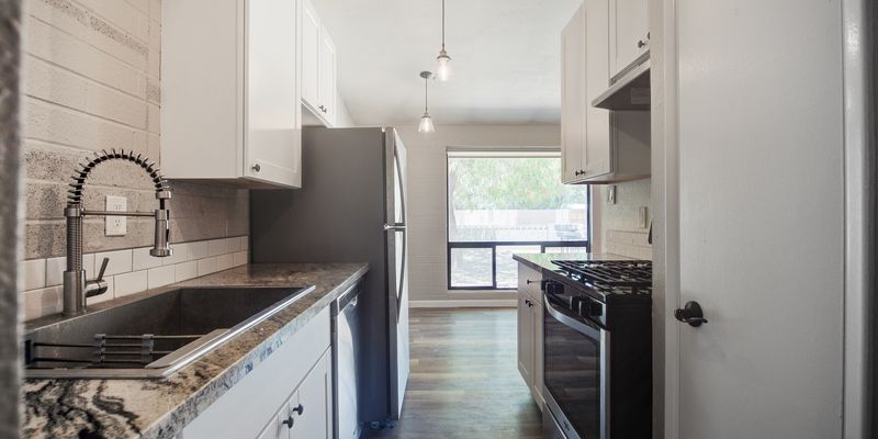 Tempe Townhome: 1600 S College Ave
