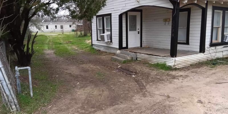 Cameron House: 1206 W 7th St