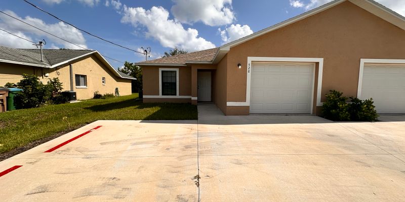 Cape Coral House: 528 SE 4th Terrace