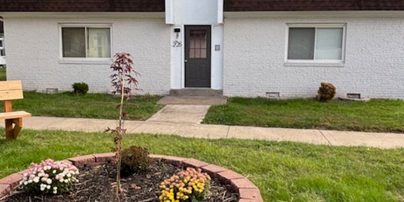 Granite City Apartment: 2714 Center St