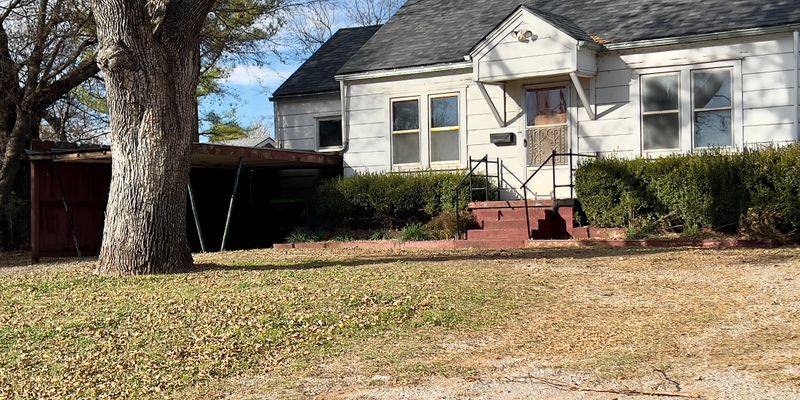 Purcell House: 325 Jackson St