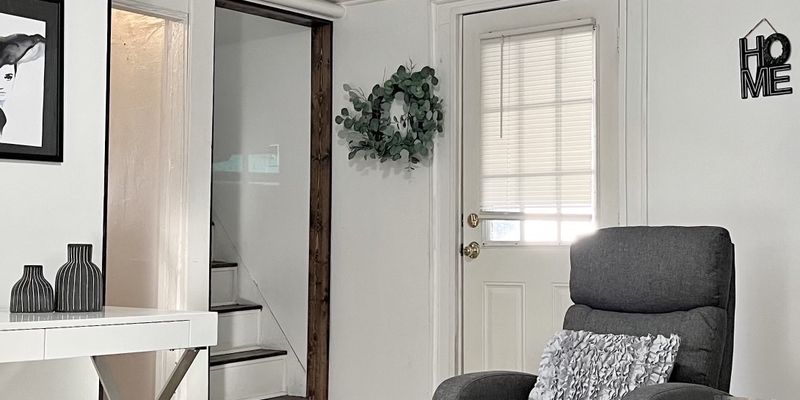 owosso House: 736 N Hickory St