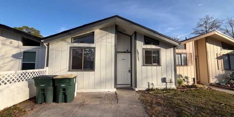 Jacksonville House: 10711 Kusaie Dr S