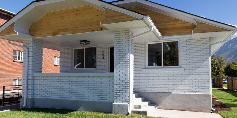 Provo Apartment: 193 S 400 W