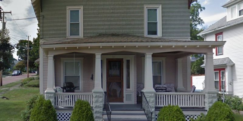 Jamestown Apartment: 91 Sturges St