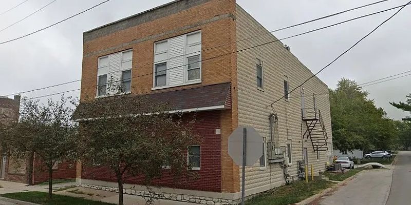 Solon Apartment: 230 S Dubuque St