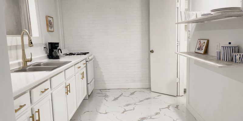 Des Moines Apartment: 1336 23rd St