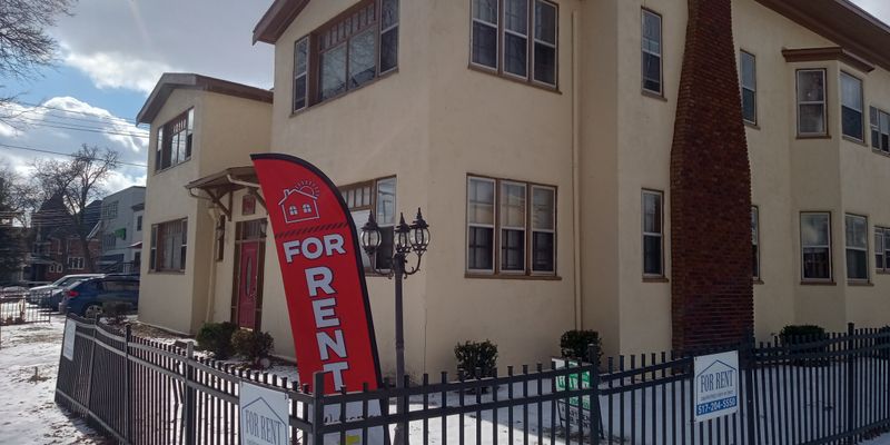 Lansing Apartment: 433 Seymour Avenue