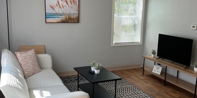 Cedar Rapids Apartment: 2420 11th Ave SE