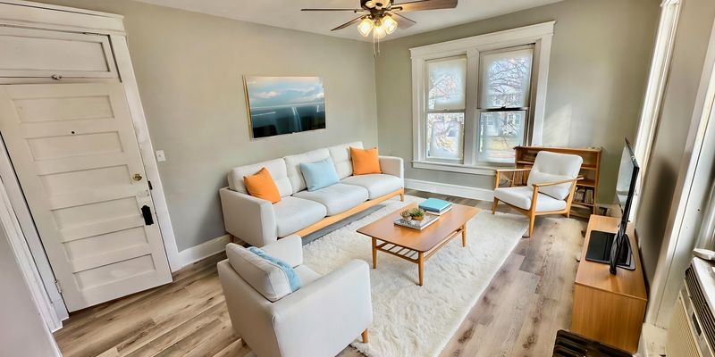 Wood River Apartment: 208 S 9th St