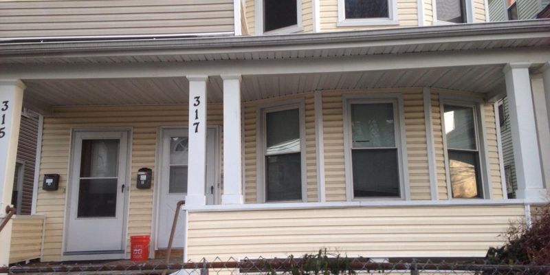 Bridgeport Apartment: 315 Maplewood Ave