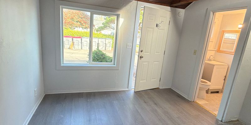 Seaside Apartment: 430 S Holladay, Seaside, OR 97138