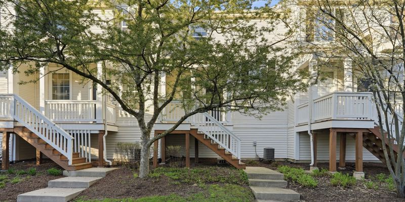 DeKalb House: 1472 Cambria Dr