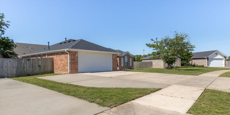 Bentonville House: 2409 SW 17th St