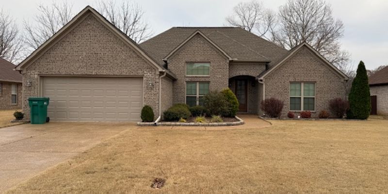 Jackson House: 30 Woodcrest Dr