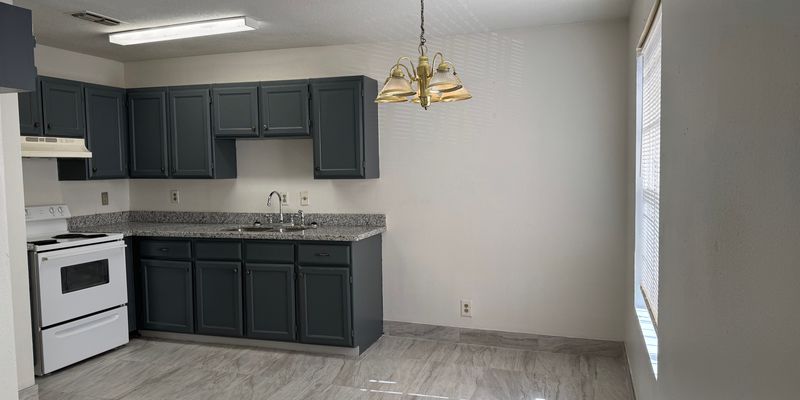 Laredo Apartment: 2604 Reynolds St