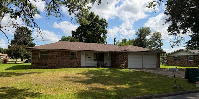Sallisaw House: 702 East Ida
