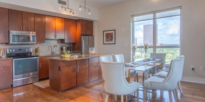 Houston Apartment: 2758 Chimney Rock Rd