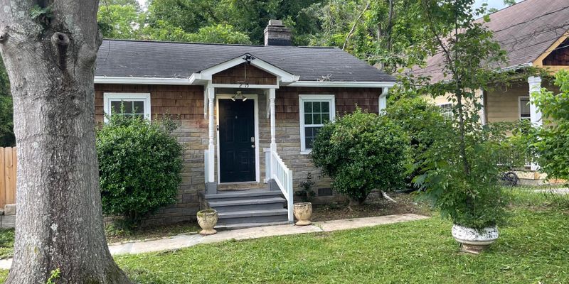 Atlanta House: 2015 Chicago Ave NW