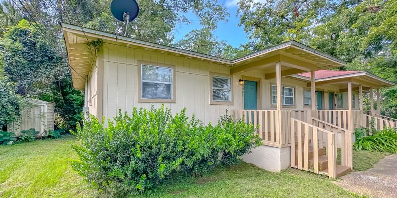 Tallahassee Apartment: 541 Okaloosa St