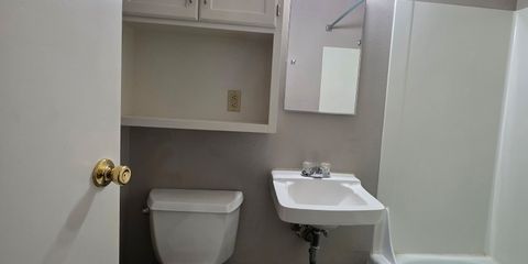 Bathroom 1.JPG