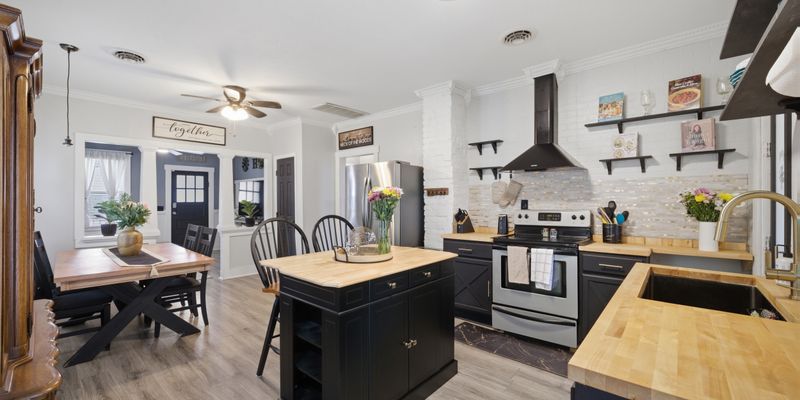 Norfolk House: 1080 Green St
