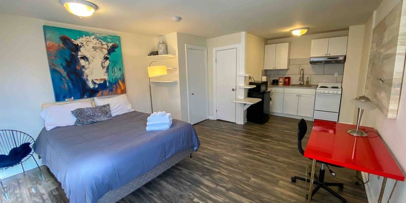 Lexington Apartment: 200 E Maxwell St