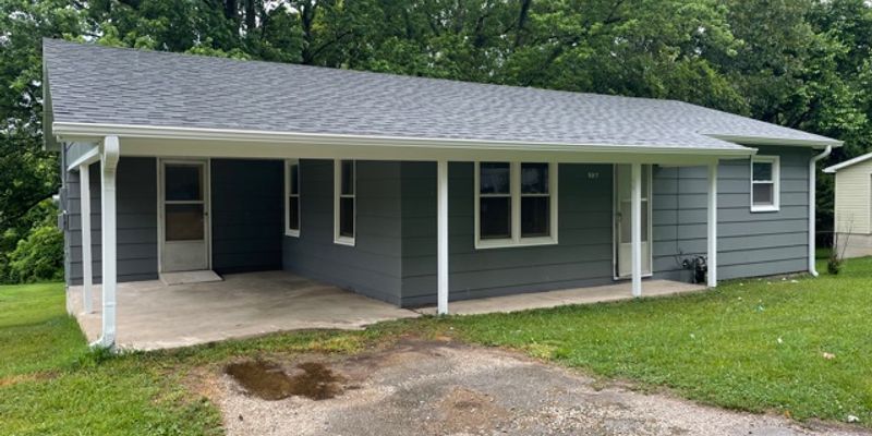 Ozark House: 507 S 7th St