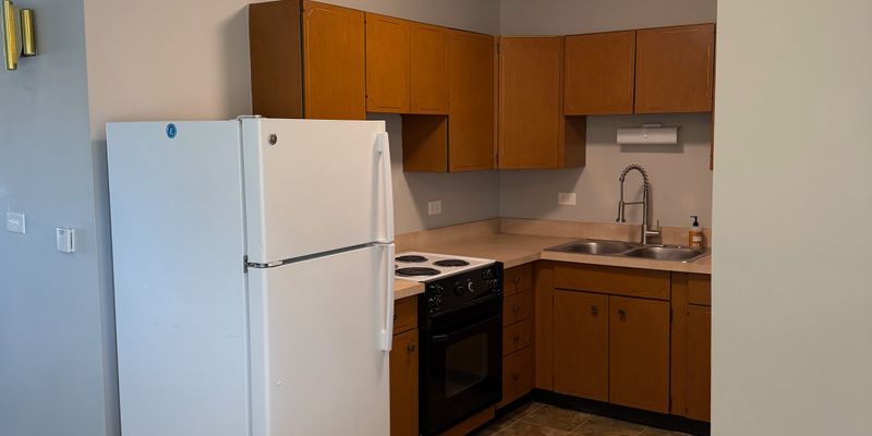 Hinsdale Apartment: 5500 S Madison St