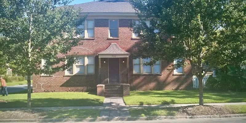 Savannah Apartment: 902 E 34th St