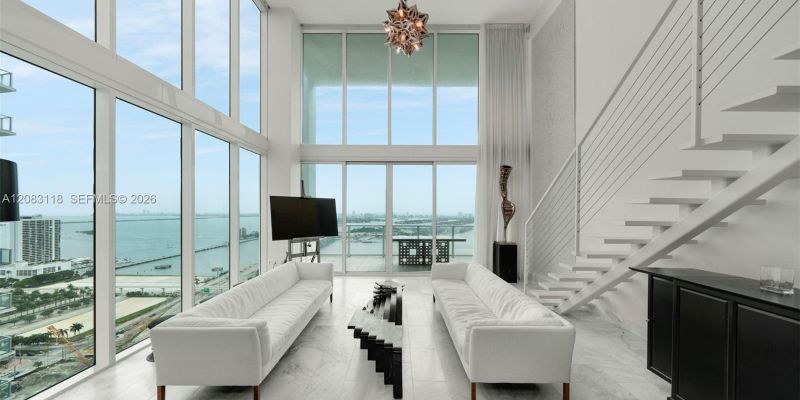 Miami Apartment: 1040 Biscayne Blvd