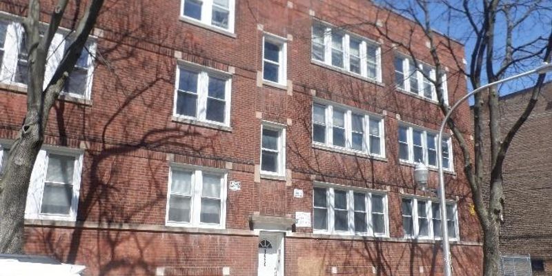 Chicago Apartment: 7757 S Paulina St
