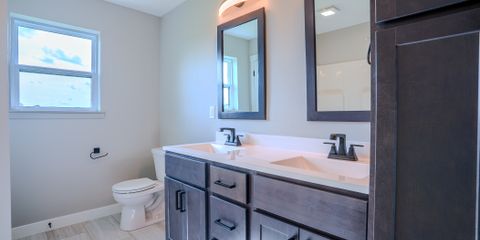 127KinsleyBathroom2.jpg