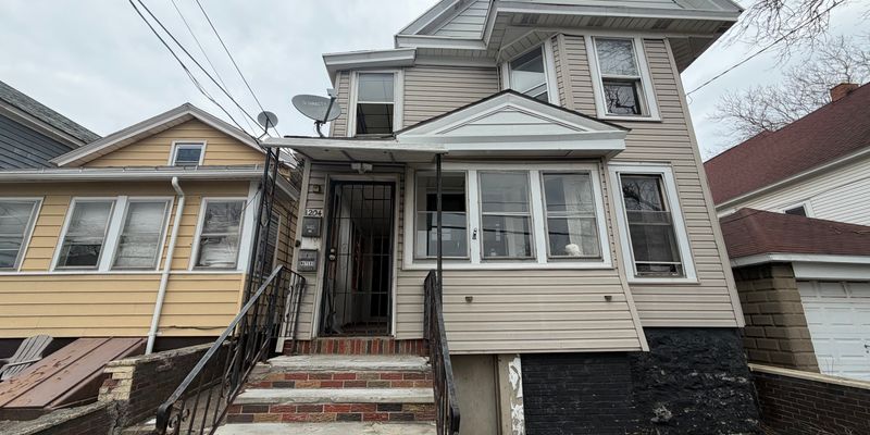 Syracuse Apartment: 1204 N State St