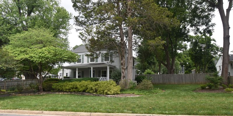 Falls Church House: 2901 Meadow View Rd