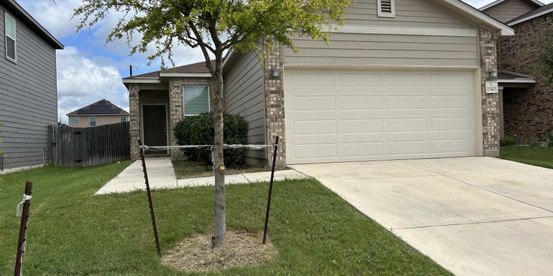 San Antonio House: 15415 Pine Path
