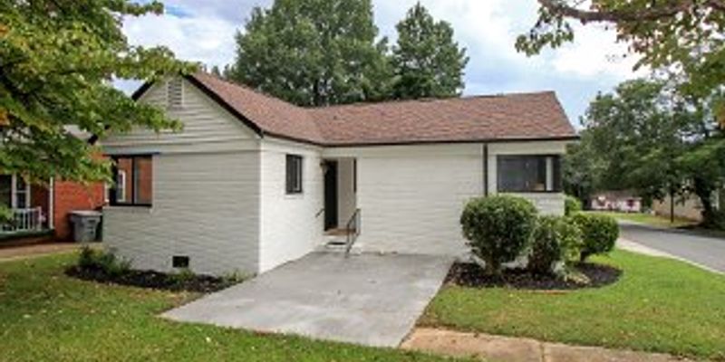 Charlotte House: 1933 Russell Ave
