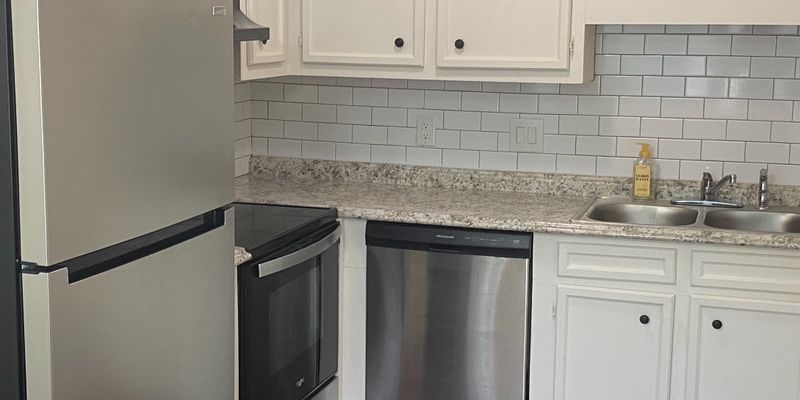 Columbia Apartment: 215 Windsor Point Rd