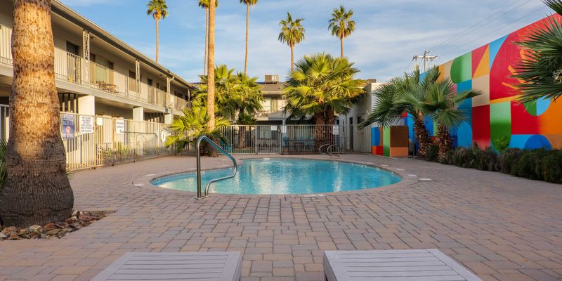 Phoenix Apartment: 1333 E Thomas Rd