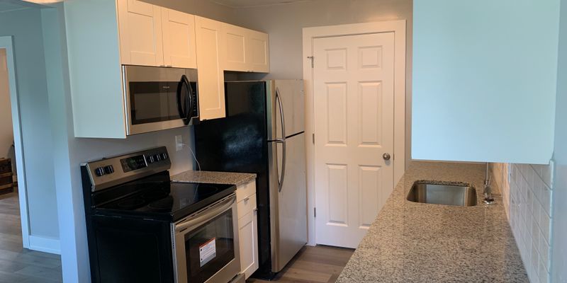 Manhattan House: 1317 N 10th St