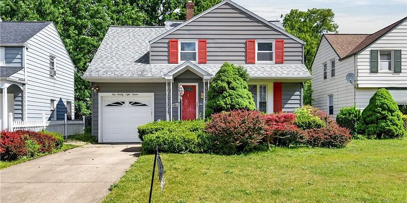 Warrensville Heights House: 19811 Shakerwood Rd