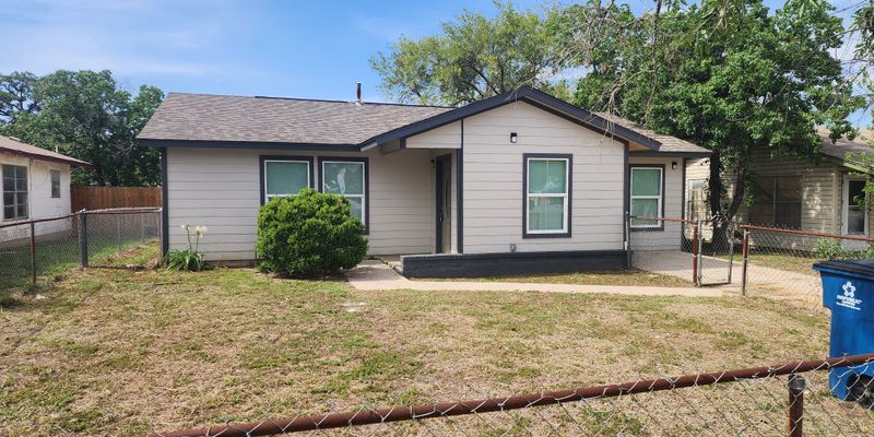 Pleasanton House: 606 Crockett St