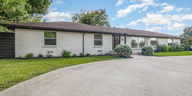 Dallas House: 5710 Forest Ln